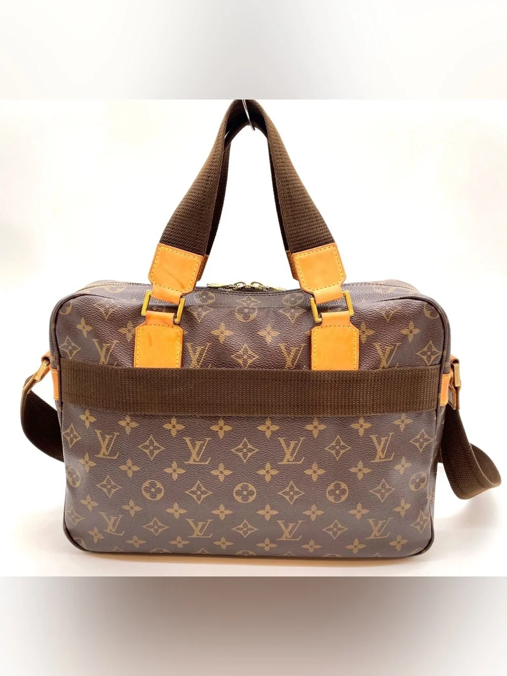 Louis Vuitton Monogram Canvas Messenger Bag crossbody shoulder carry on travel!
